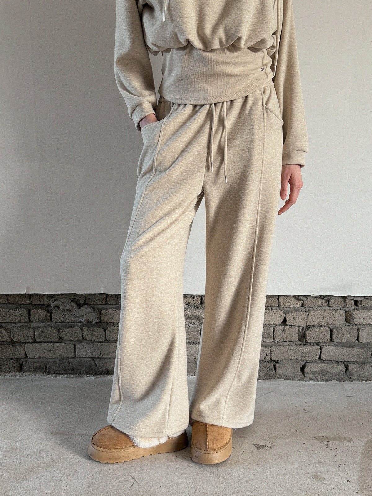 Lonton Layered Half-Zip Sweatshirt and Wide Banding Long Pants