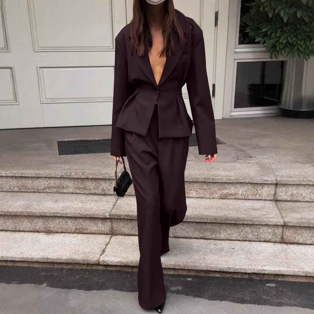 Conjunto de Blazer e Calça Feminino Outono Inverno 2026: Blazer com Decote V Profundo e Cintura Marcada e Calça Pantalona de Cintura Alta – Elegante Traje para o Escritório