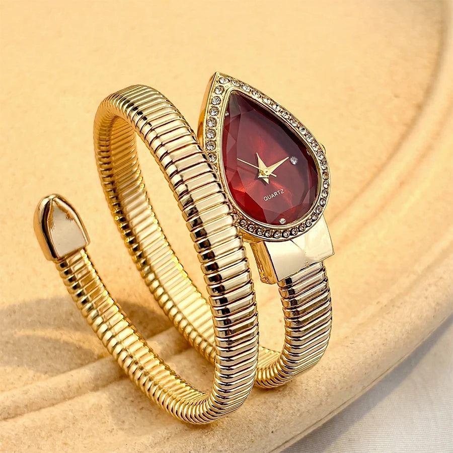 Relógio elegante para senhora, com mostrador em forma de gota de água e pulseira em forma de cobra.