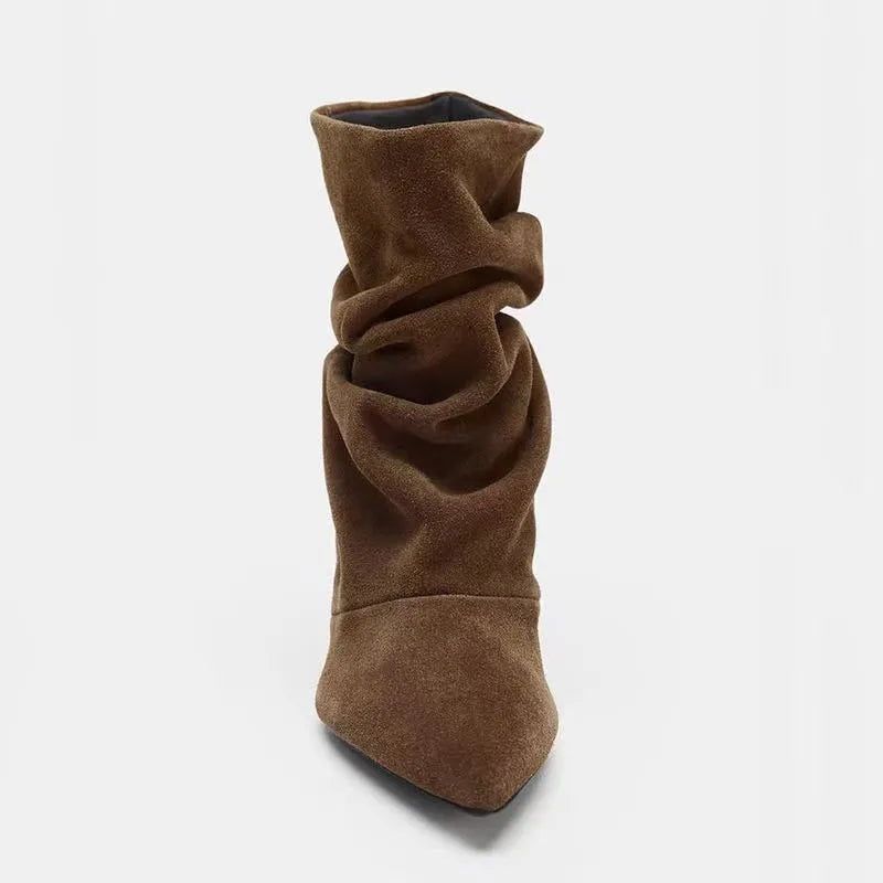 Botas Femininas Novas de Inverno, Botas de Cano Curto Plissadas, Sapatos de Festa Retro Marrons, Elegantes Sapatos de Salto Alto com Bico Fino em Camurça para Mulheres