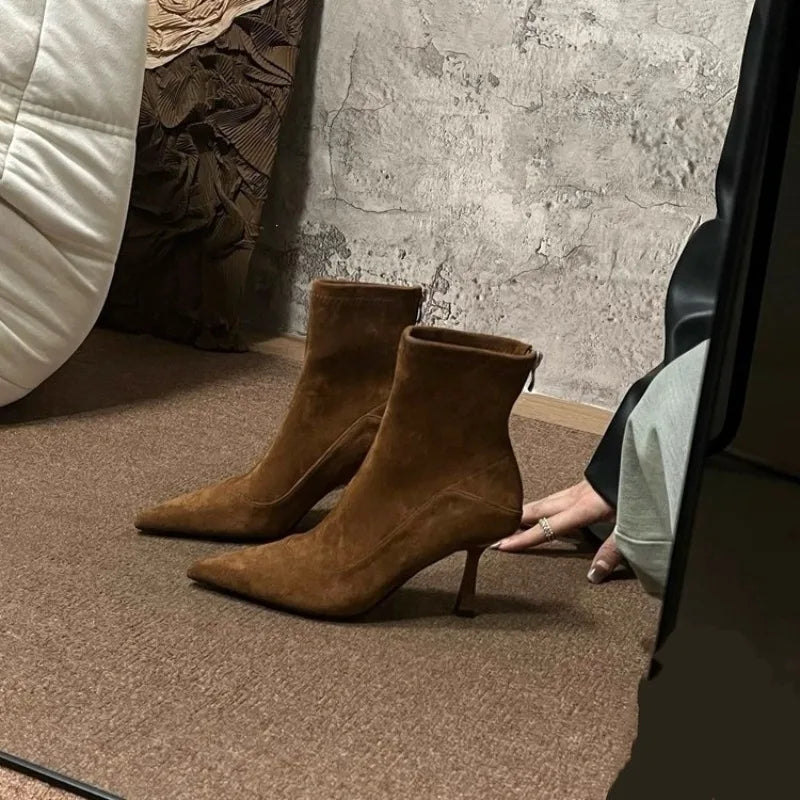 Botas Femininas Retrô de Camurça com Salto Fino e Bico Fino, Estilo Francês, para Escritório, Outono Inverno