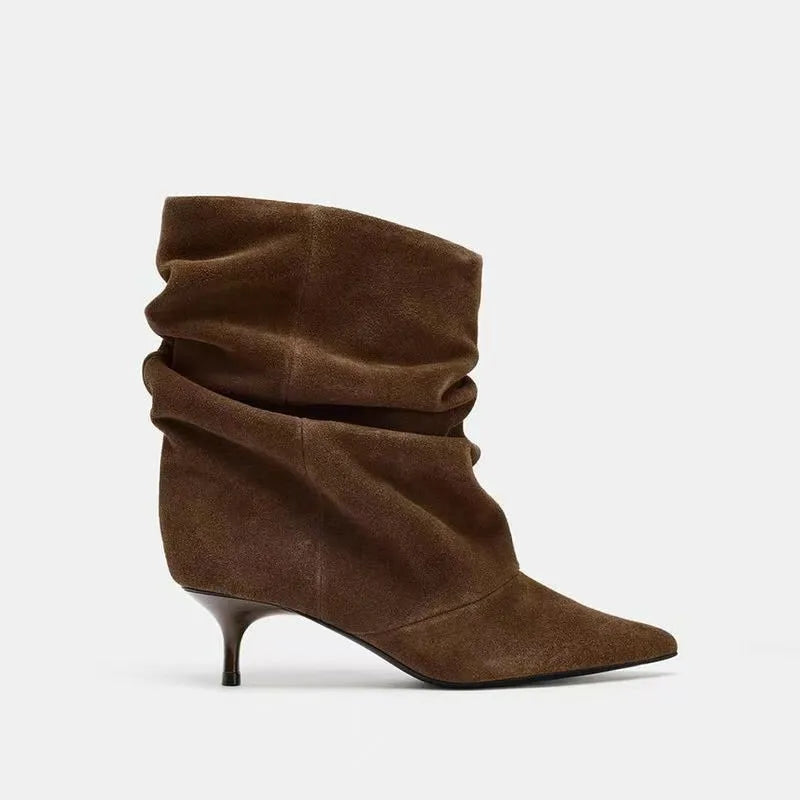 Botas Femininas Novas de Inverno, Botas de Cano Curto Plissadas, Sapatos de Festa Retro Marrons, Elegantes Sapatos de Salto Alto com Bico Fino em Camurça para Mulheres