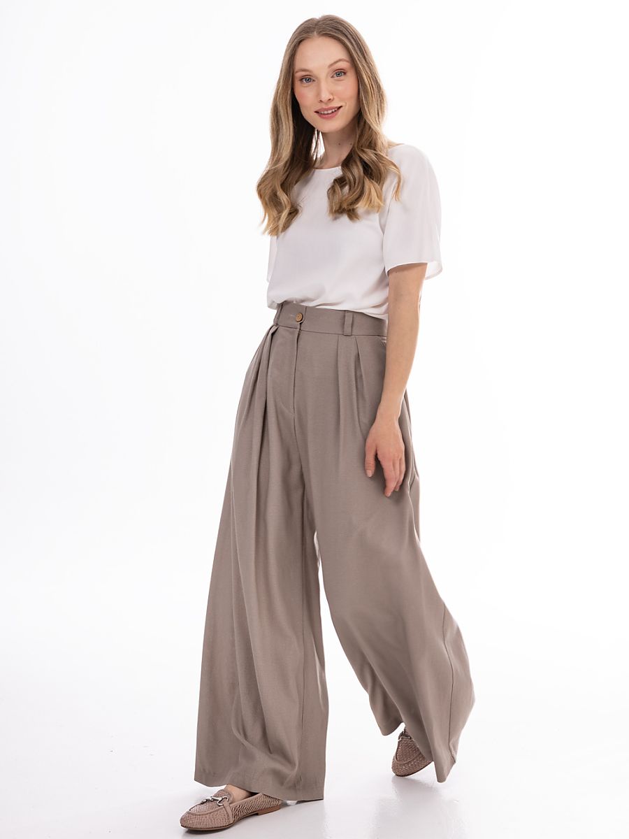 Women trousers model 225299 awama