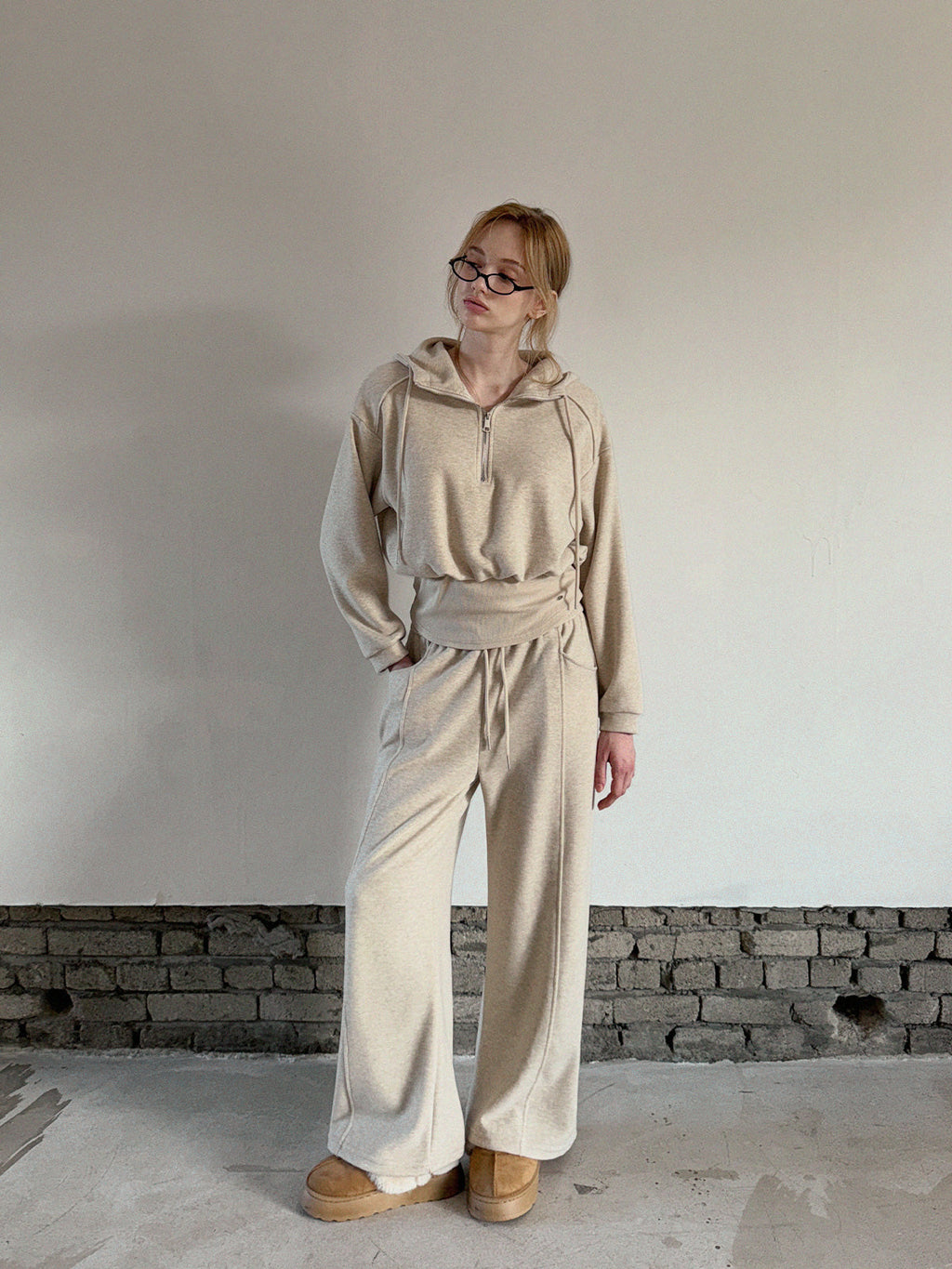 Lonton Layered Half-Zip Sweatshirt and Wide Banding Long Pants